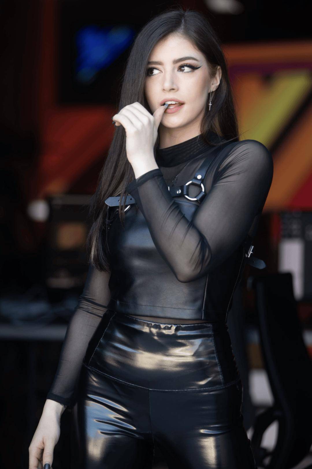 《英雄联盟》召唤师奖杯回归，邓紫棋演唱 S15 全球总决赛主题曲