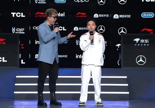 LOL世界亚军暗示退役，赛后采访粉丝炸锅，刚赢比赛搞队友心态？