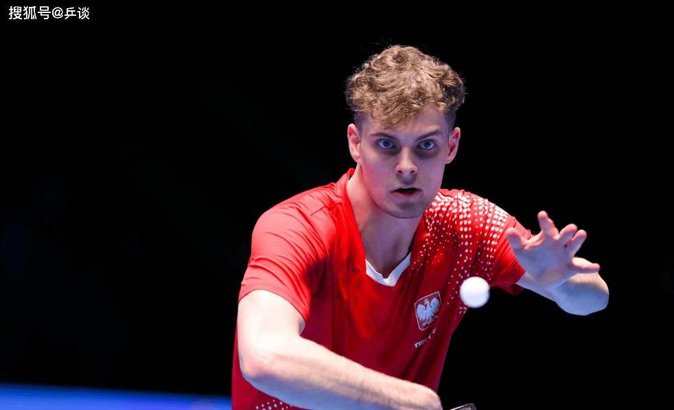 惊险过关!王楚钦决胜局0-3落后最终翻盘,3-2险胜波兰19岁小将