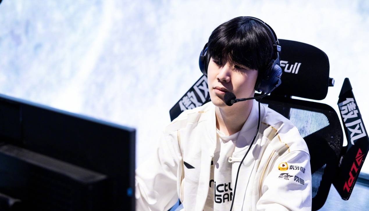 TheShy遭恶意攻击，IG场外节奏爆炸，炫神破口大骂，登顶热度榜单