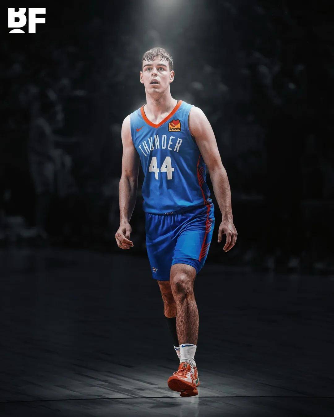 总冠军后卫!刚打一场比赛!再次手术伤停