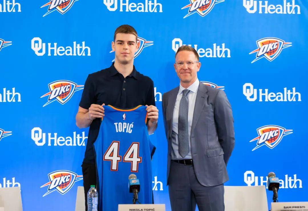 总冠军后卫!刚打一场比赛!再次手术伤停