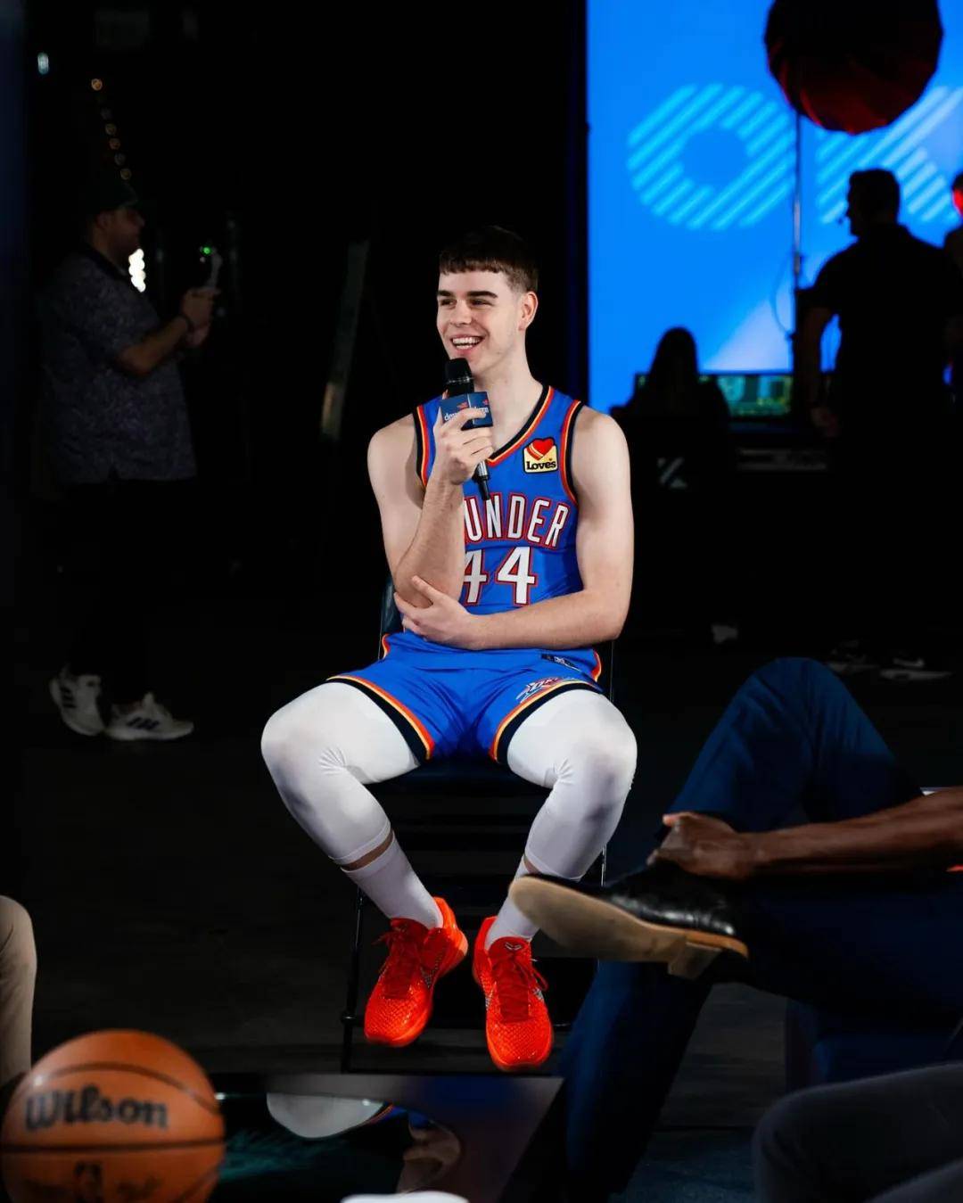 总冠军后卫!刚打一场比赛!再次手术伤停