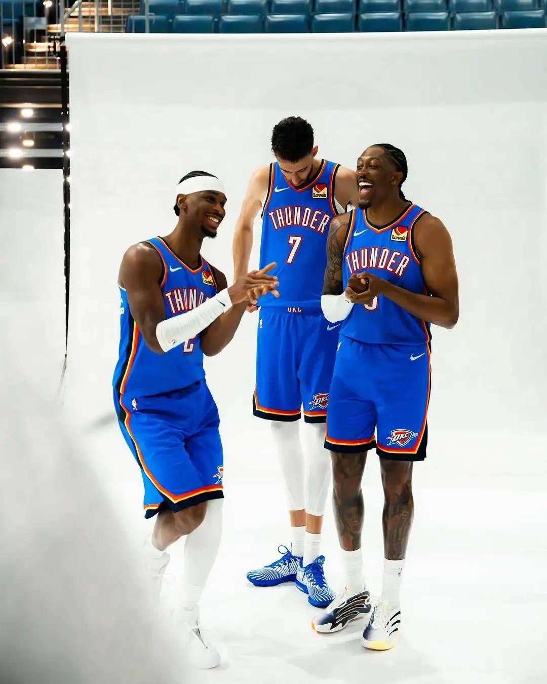 总冠军后卫!刚打一场比赛!再次手术伤停