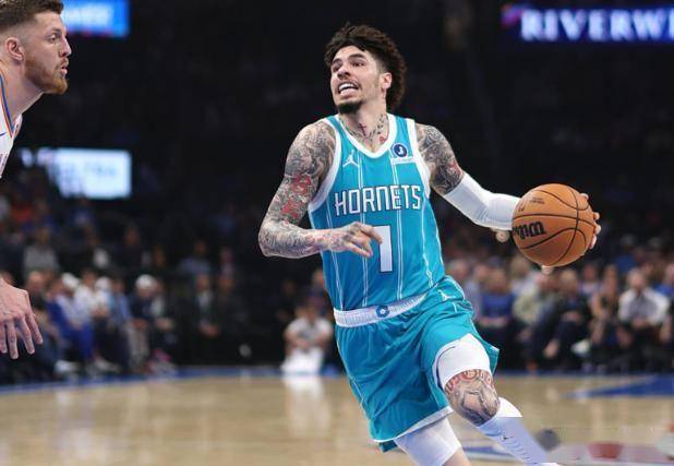 亚历山大9中7高效领衔，卫冕冠军季前赛展露冠军相