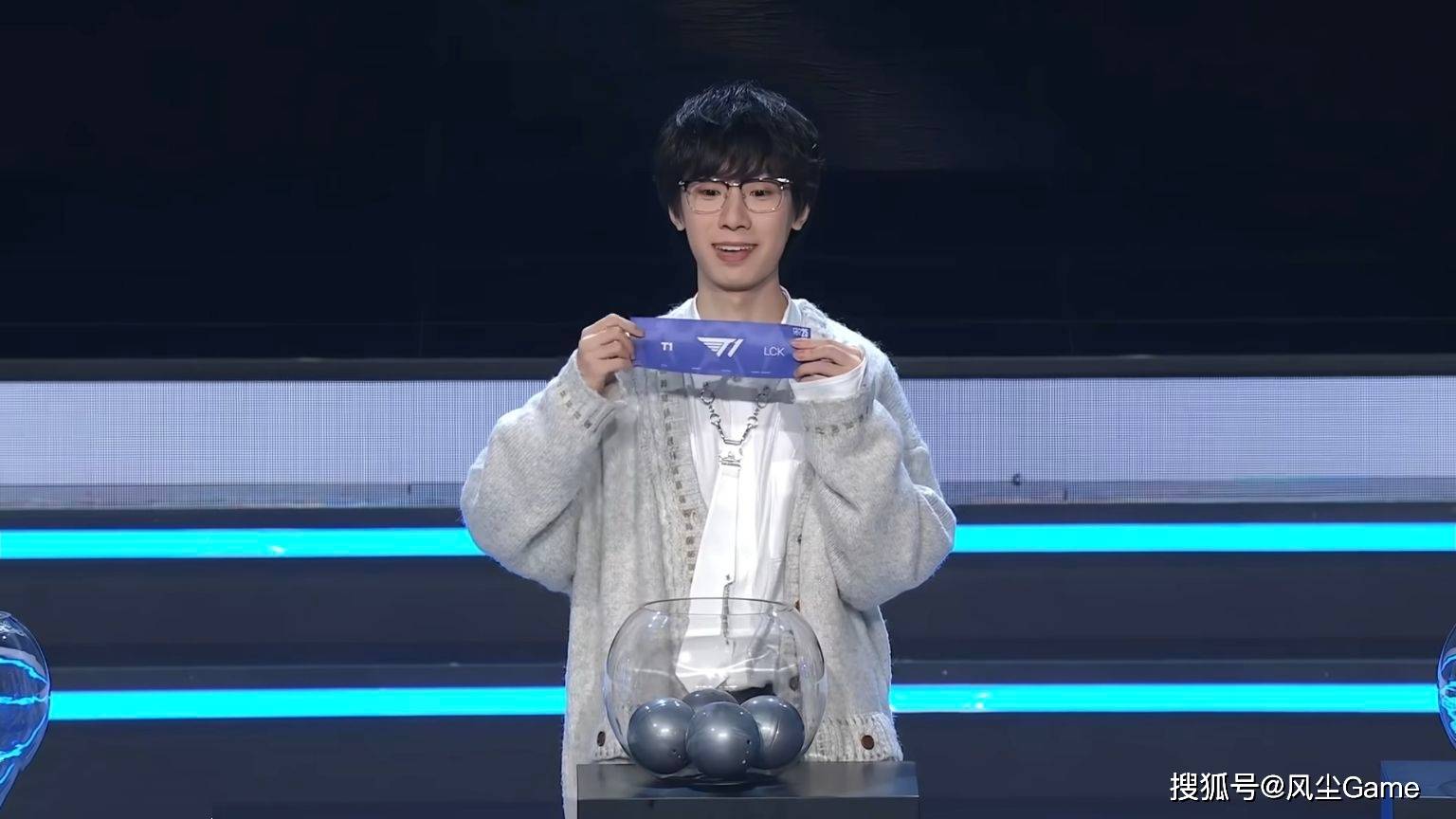 LPL晋级赛迎来上上签!Baolan神之一手,LCK解说观众集体破防