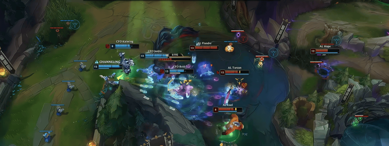 LOL总决赛激战正酣，这款游戏开启策略竞技新旅程